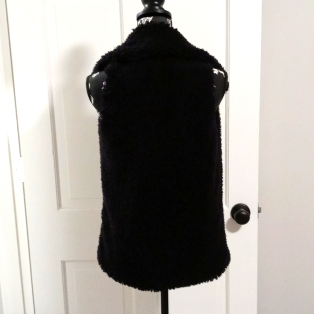 🖤Jack🖤 - Black Shearling-Like Vest - Picture 2 of 10